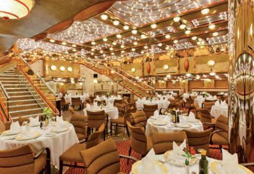 El Gran Restaurante Duca di Borgogna en el centro del buque